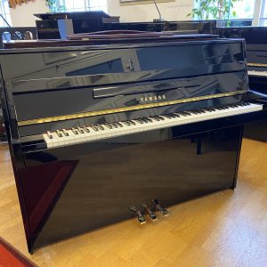 Piano Yamaha C-109 | Polerad svart