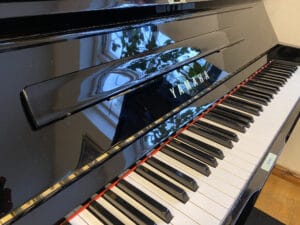 Yamaha-U3G-1341974-Klaviatur