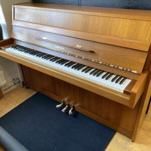 Piano Yamaha M5J | Satinerad valnöt