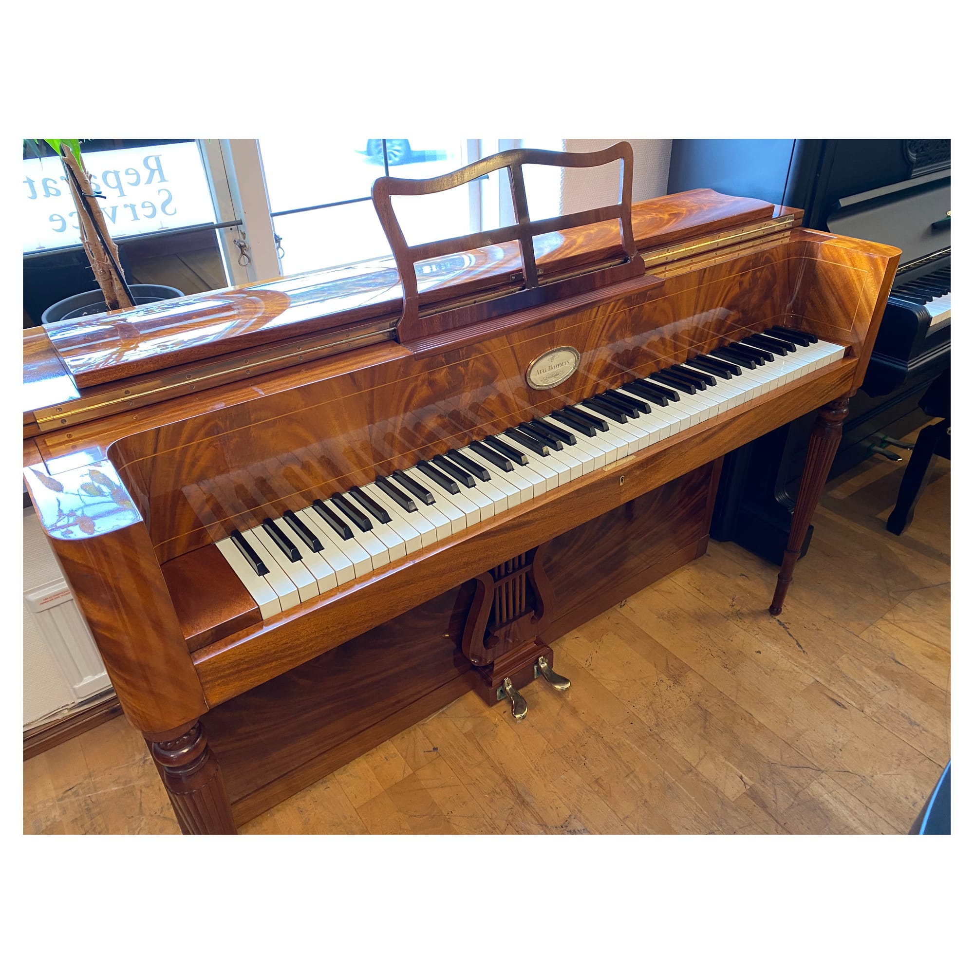 Piano Aug. Hoffman "Jenny Lind" | Polerad mahogny