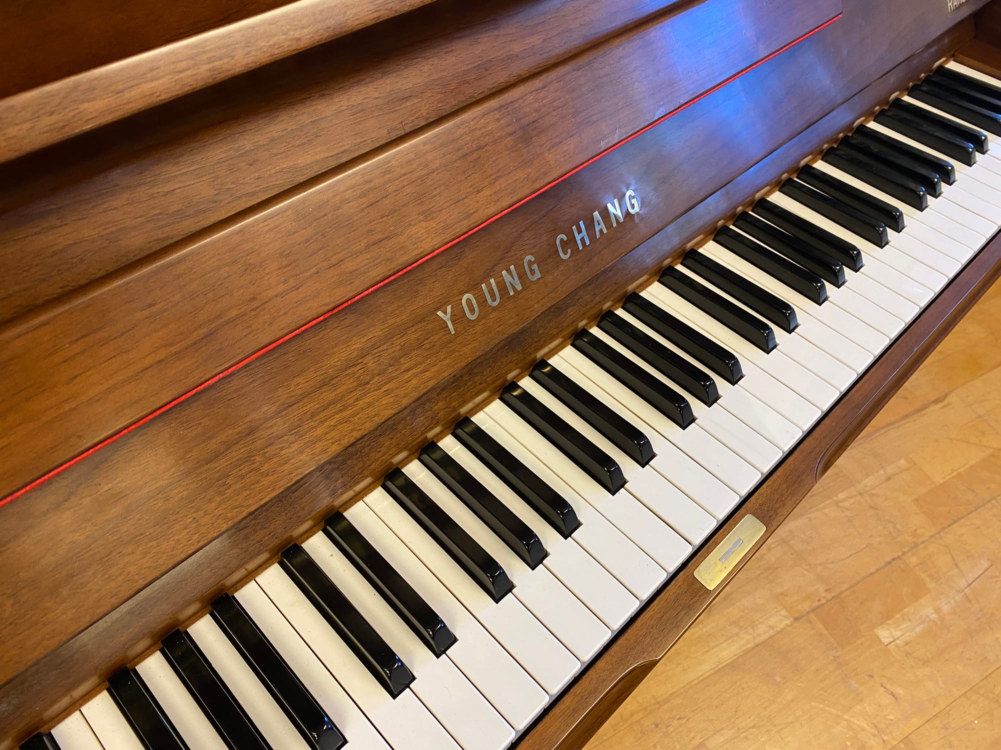 Piano Young Chang U-121 | Satinerad valnöt - 3